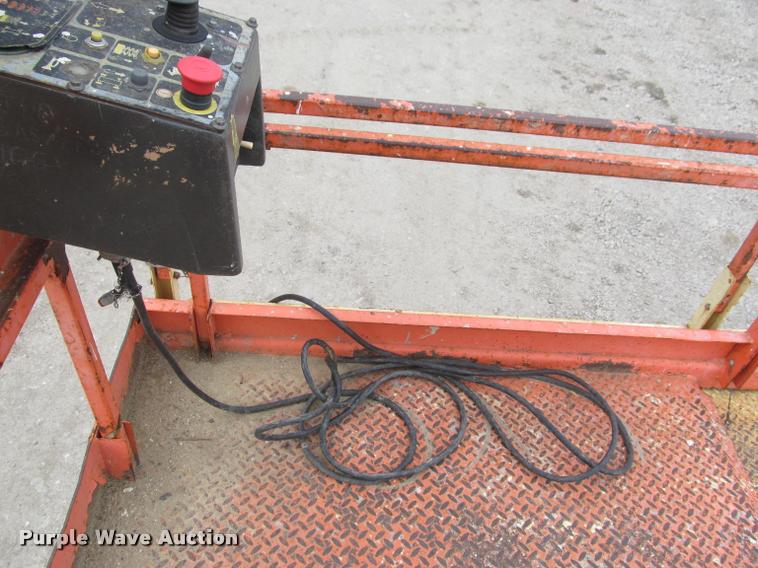 image for item K3829 2002 JLG 260MRT scissor lift