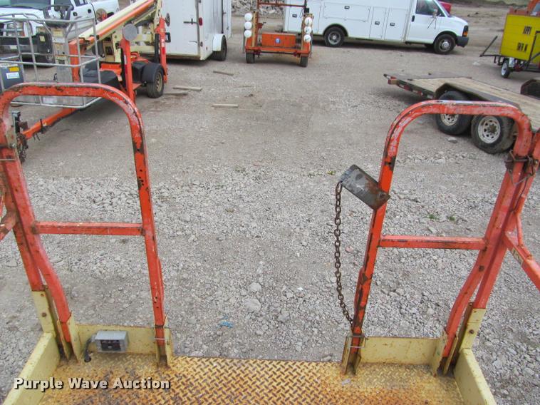 image for item K3829 2002 JLG 260MRT scissor lift