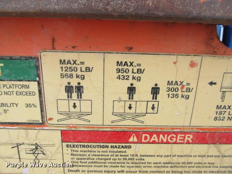 image for item K3829 2002 JLG 260MRT scissor lift