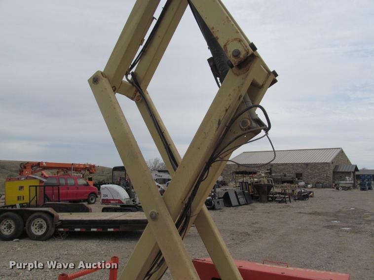 image for item K3829 2002 JLG 260MRT scissor lift