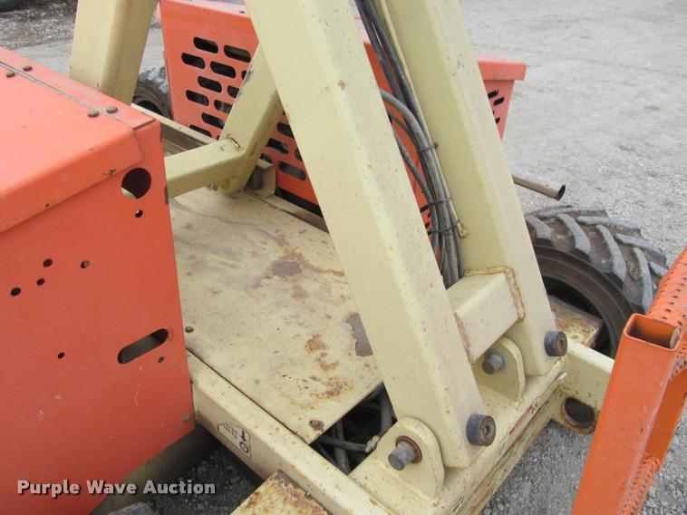 image for item K3829 2002 JLG 260MRT scissor lift