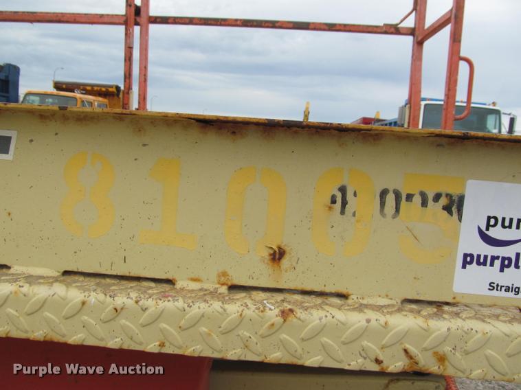 image for item K3829 2002 JLG 260MRT scissor lift