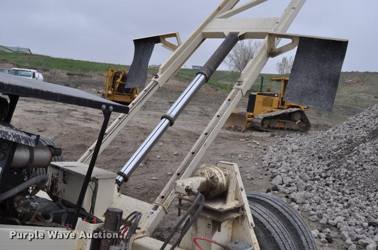 image for item K3878 2012 Superior portable radial stacking conveyor