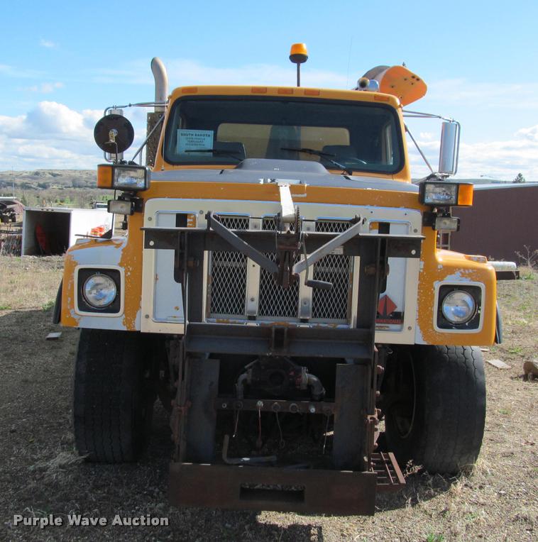 image for item K3882 2000 International F2554 dump truck