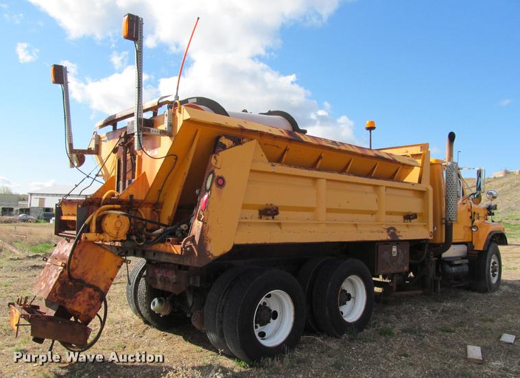 image for item K3882 2000 International F2554 dump truck