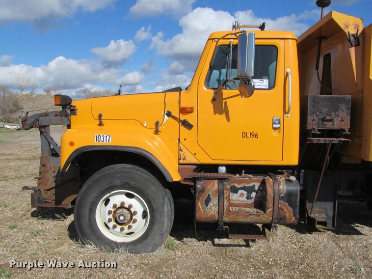 image for item K3882 2000 International F2554 dump truck
