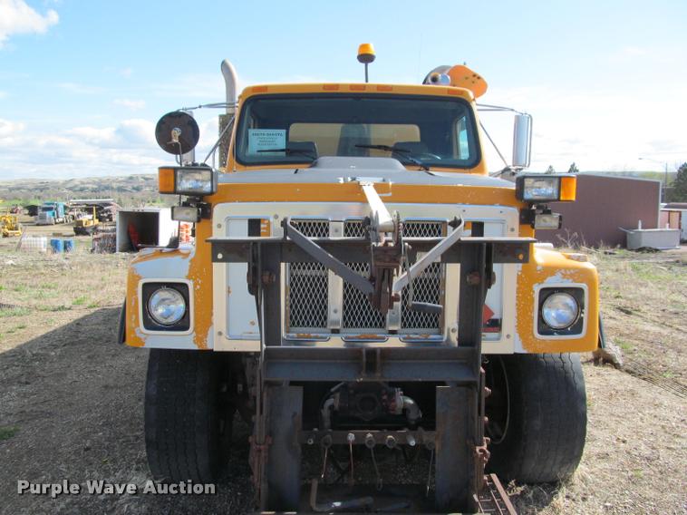image for item K3882 2000 International F2554 dump truck