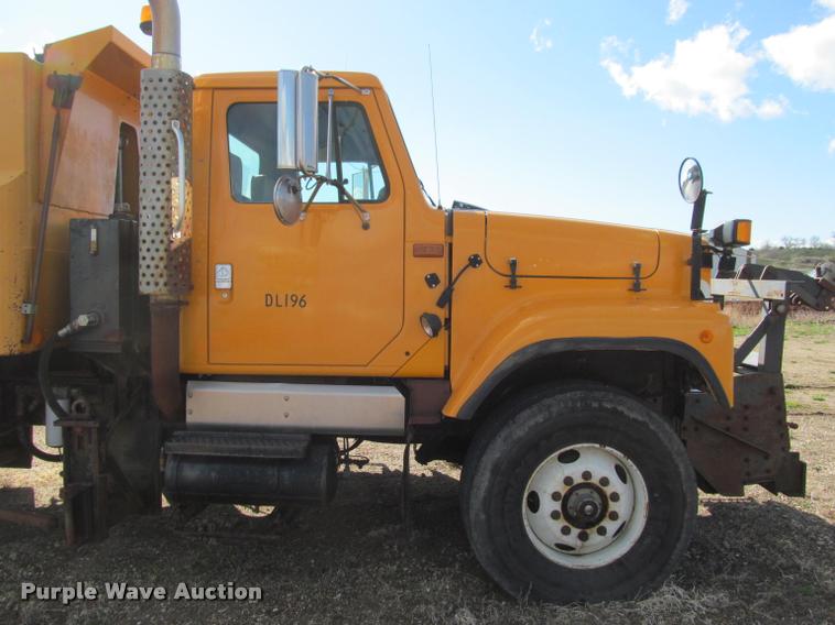 image for item K3882 2000 International F2554 dump truck