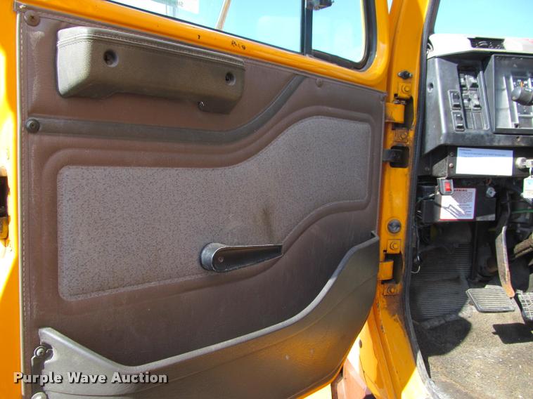 image for item K3882 2000 International F2554 dump truck