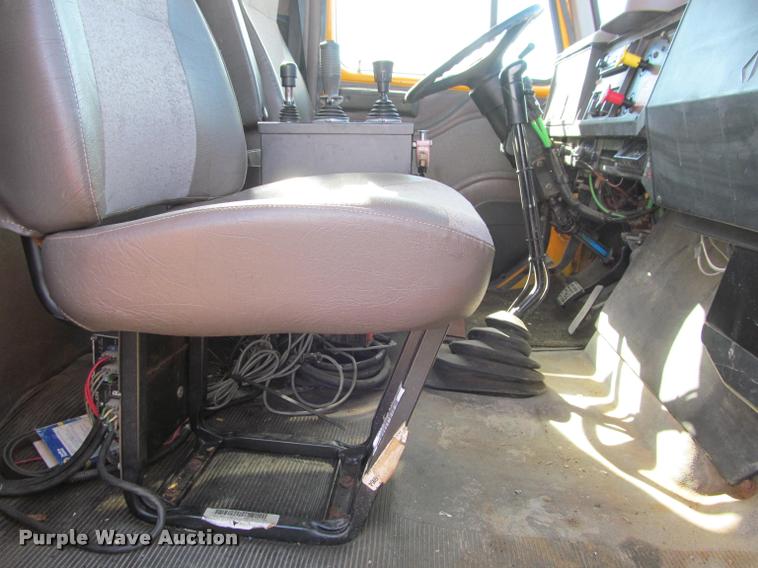 image for item K3882 2000 International F2554 dump truck