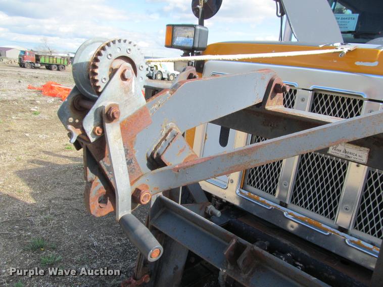 image for item K3882 2000 International F2554 dump truck