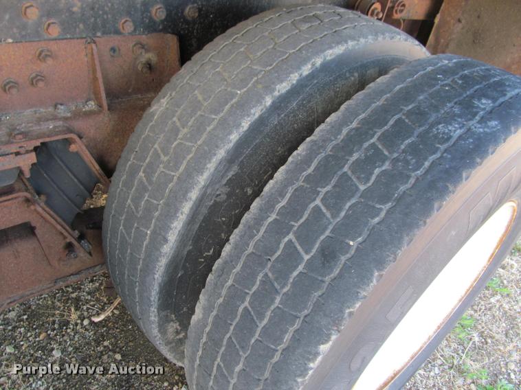 image for item K3882 2000 International F2554 dump truck