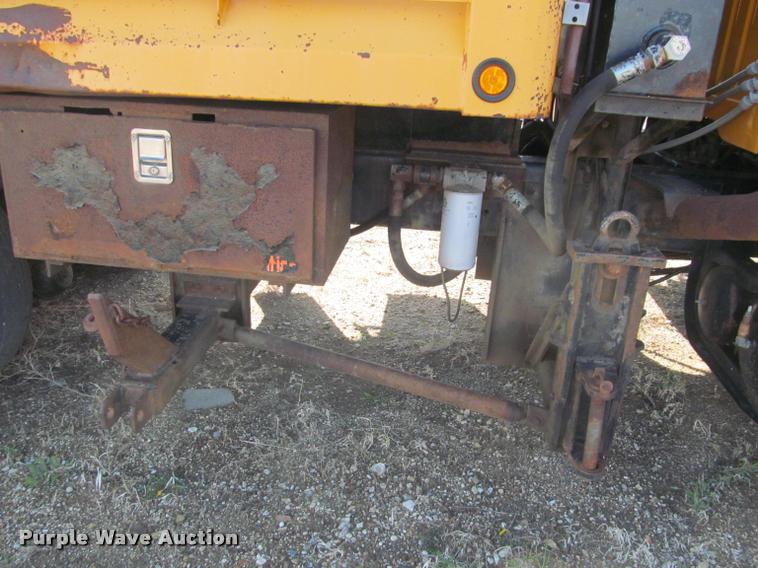 image for item K3882 2000 International F2554 dump truck