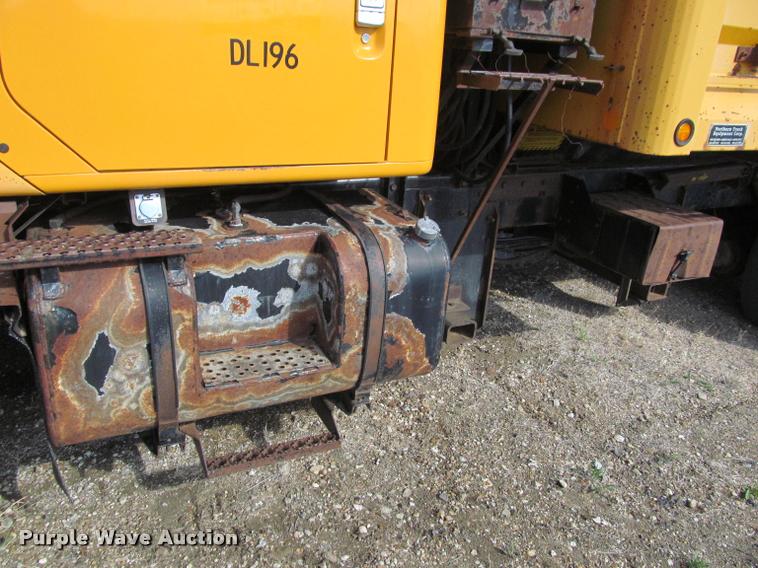 image for item K3882 2000 International F2554 dump truck