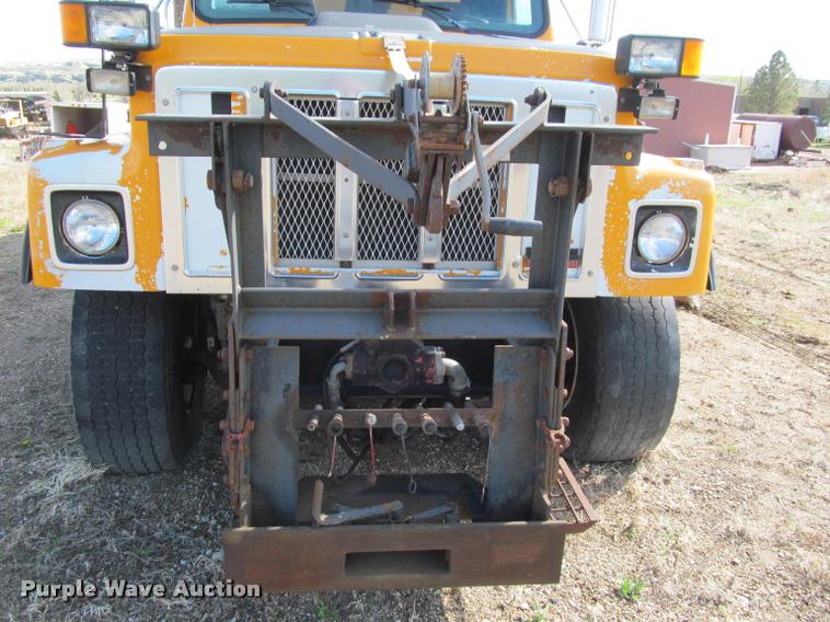 image for item K3882 2000 International F2554 dump truck