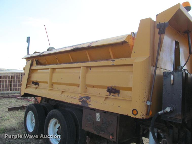 image for item K3882 2000 International F2554 dump truck