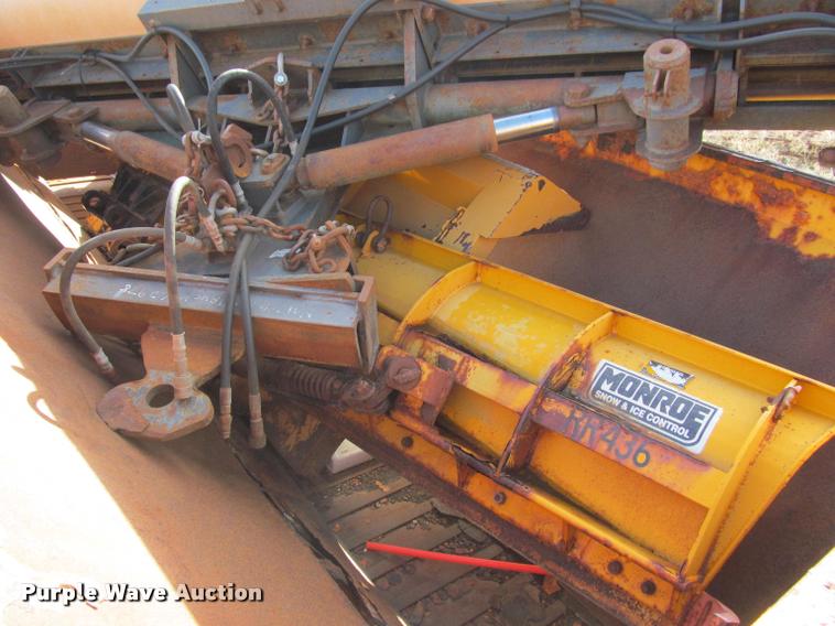 image for item K3882 2000 International F2554 dump truck