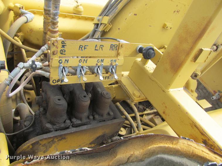 image for item K3883 Caterpillar 621 water wagon