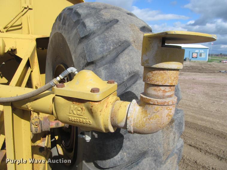 image for item K3883 Caterpillar 621 water wagon