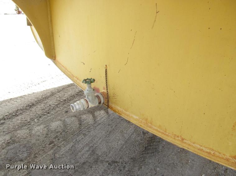 image for item K3883 Caterpillar 621 water wagon