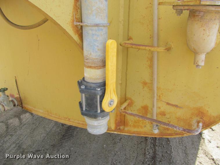 image for item K3883 Caterpillar 621 water wagon