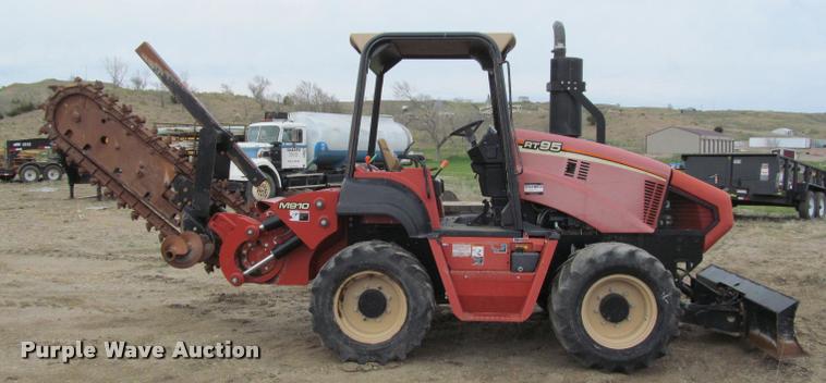 image for item K3885 2012 Ditch Witch RT95 trencher