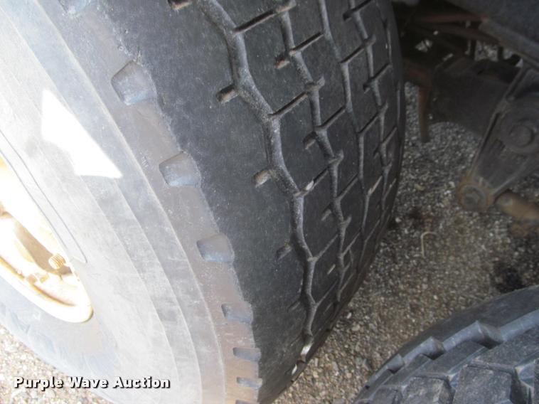 image for item K3889 1985 Grove TMS760 hydraulic crane with carrier