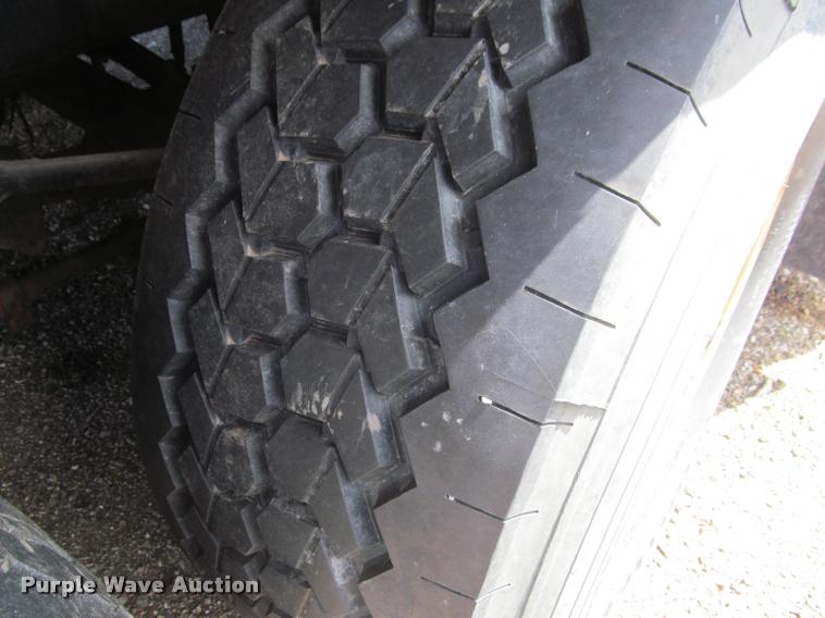 image for item K3889 1985 Grove TMS760 hydraulic crane with carrier