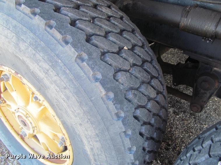 image for item K3889 1985 Grove TMS760 hydraulic crane with carrier