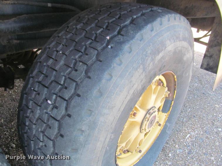 image for item K3889 1985 Grove TMS760 hydraulic crane with carrier