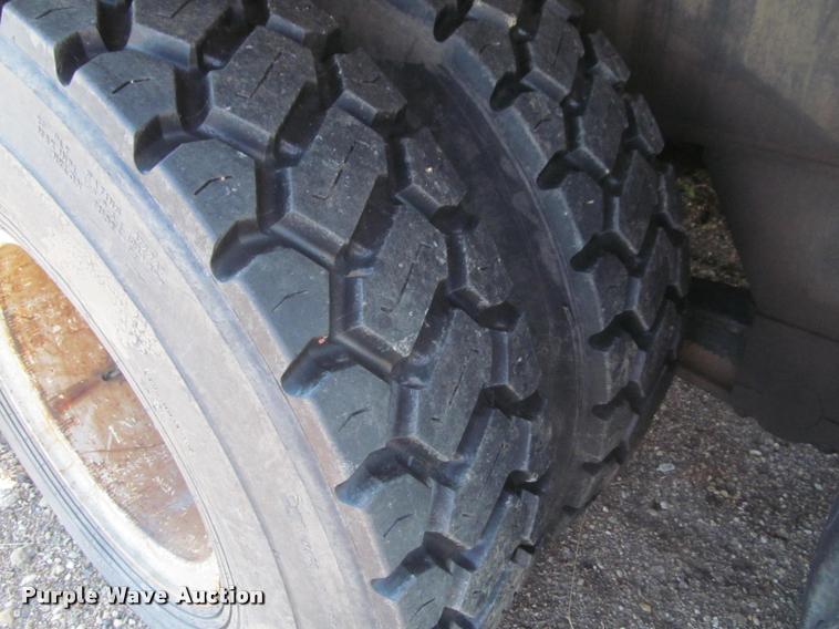 image for item K3889 1985 Grove TMS760 hydraulic crane with carrier