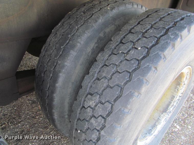 image for item K3889 1985 Grove TMS760 hydraulic crane with carrier