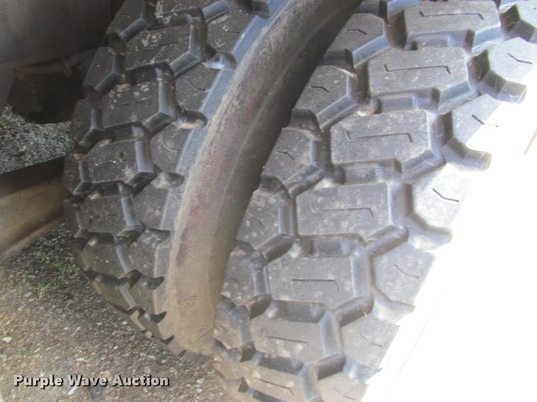 image for item K3889 1985 Grove TMS760 hydraulic crane with carrier