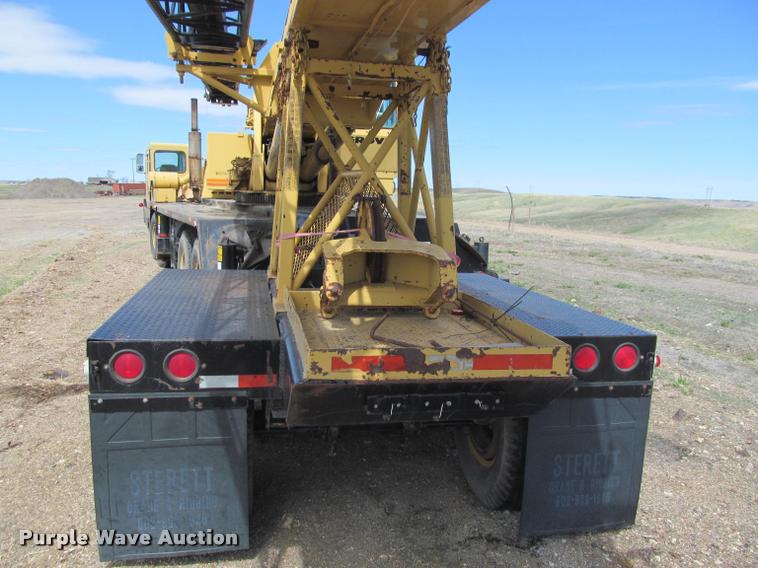 image for item K3889 1985 Grove TMS760 hydraulic crane with carrier