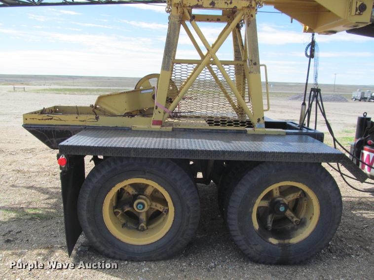 image for item K3889 1985 Grove TMS760 hydraulic crane with carrier