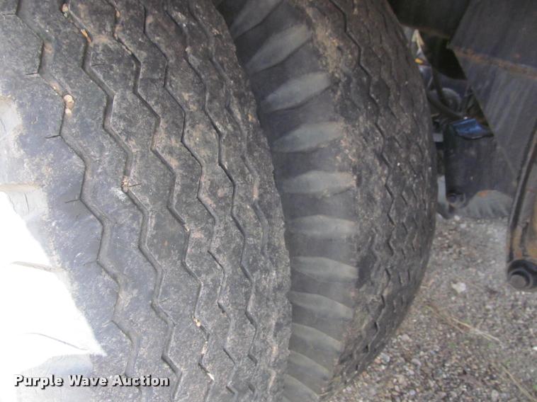 image for item K3889 1985 Grove TMS760 hydraulic crane with carrier