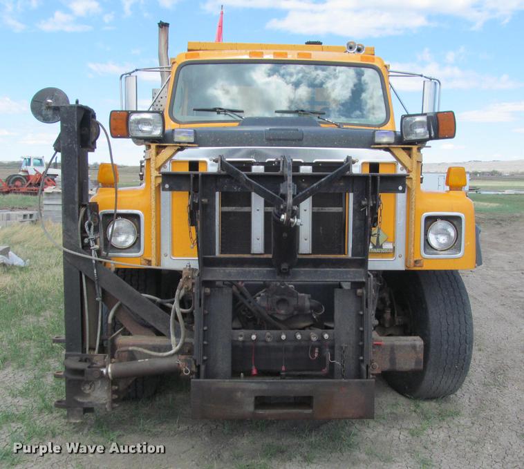 image for item K3898 1998 International 2554 dump truck