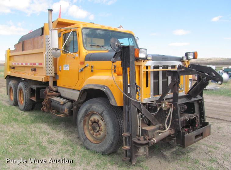 image for item K3898 1998 International 2554 dump truck