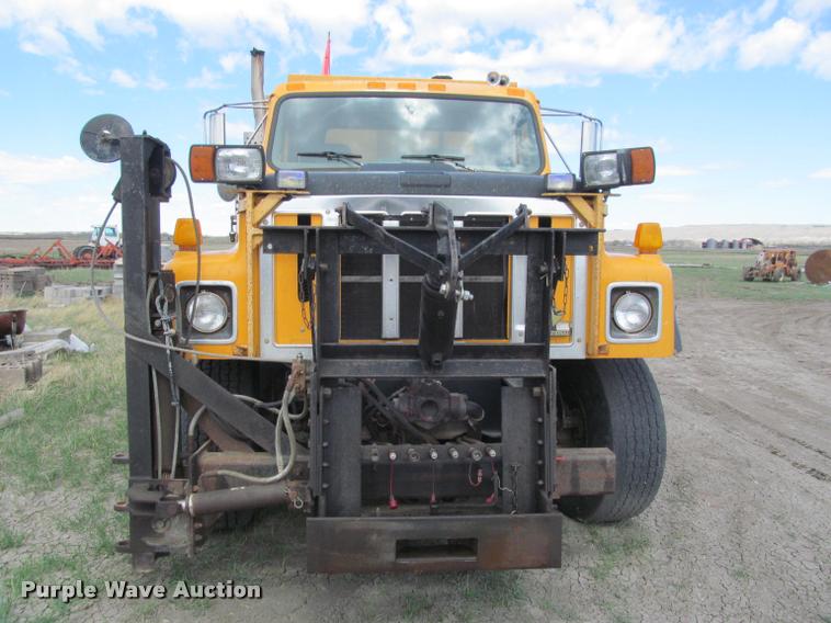 image for item K3898 1998 International 2554 dump truck