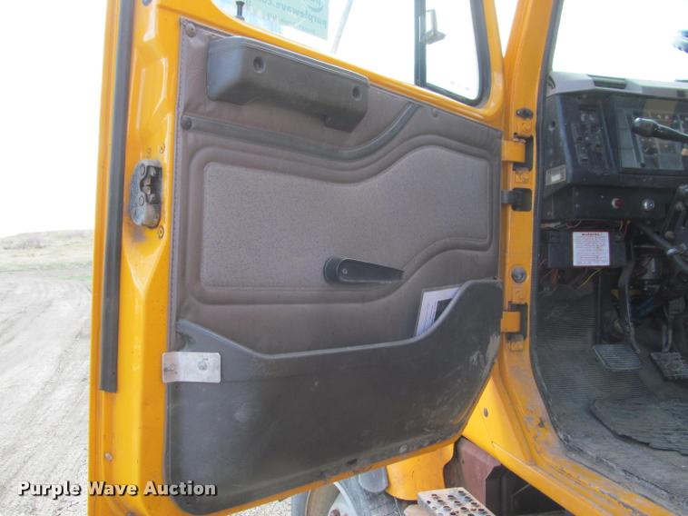 image for item K3898 1998 International 2554 dump truck