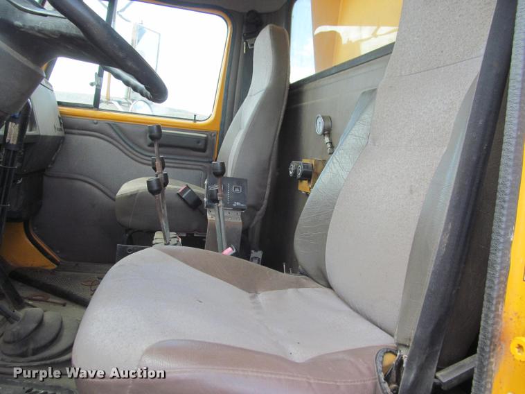 image for item K3898 1998 International 2554 dump truck