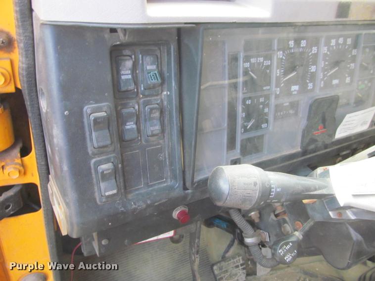 image for item K3898 1998 International 2554 dump truck