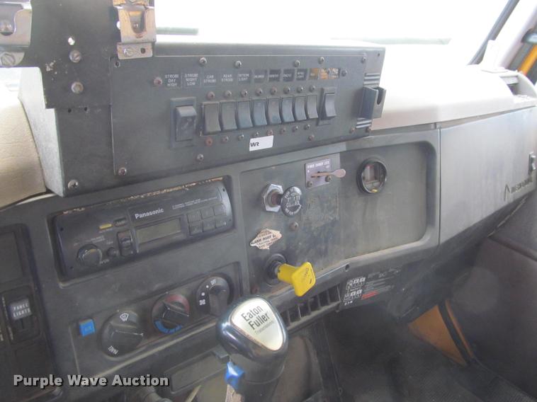 image for item K3898 1998 International 2554 dump truck