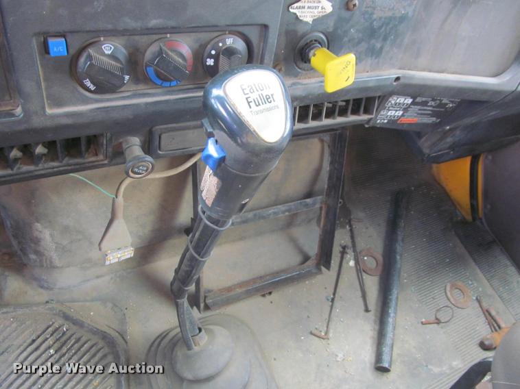 image for item K3898 1998 International 2554 dump truck