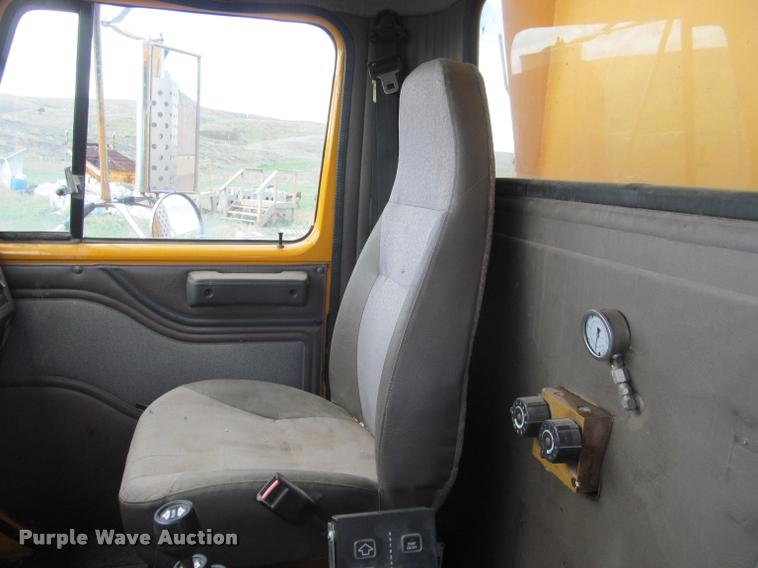 image for item K3898 1998 International 2554 dump truck