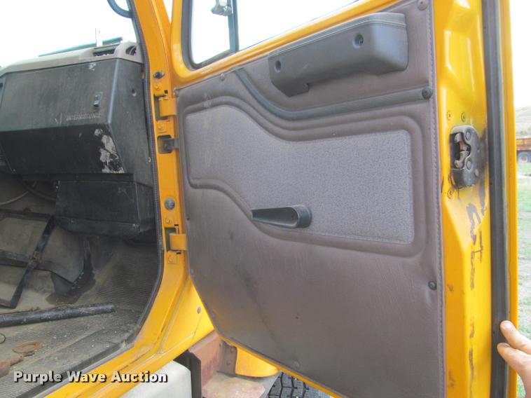 image for item K3898 1998 International 2554 dump truck