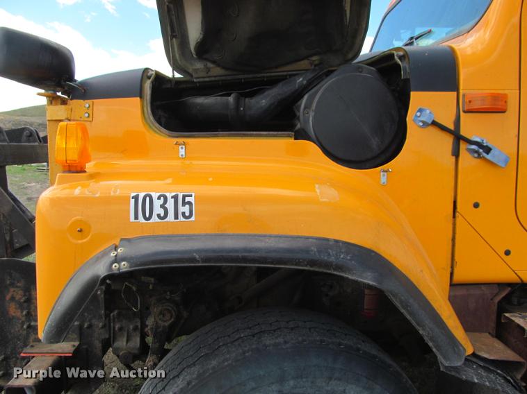 image for item K3898 1998 International 2554 dump truck