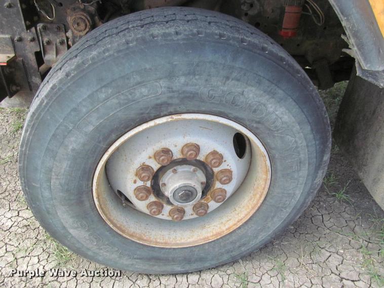 image for item K3898 1998 International 2554 dump truck