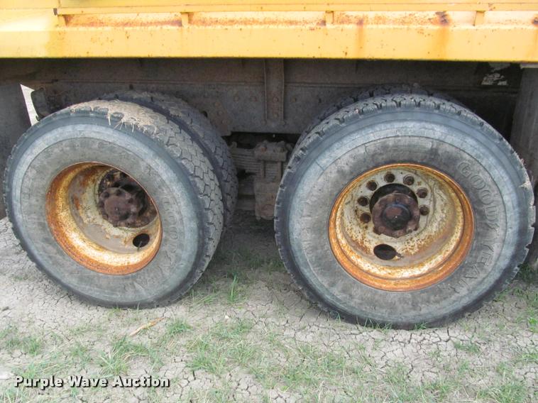 image for item K3898 1998 International 2554 dump truck