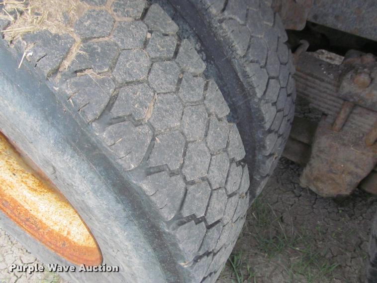 image for item K3898 1998 International 2554 dump truck